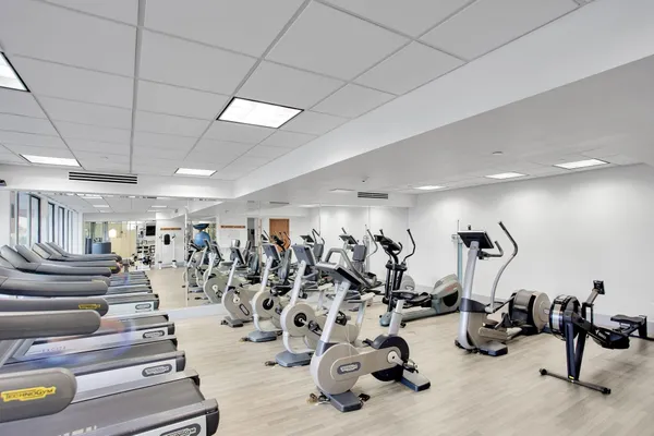 $2,800 | 19707 Turnberry Way, Unit 8C, Aventura, FL 33180