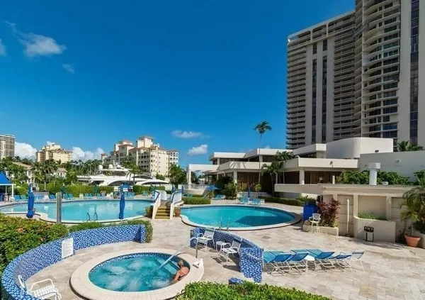 $2,800 | 19707 Turnberry Way, Unit 8C, Aventura, FL 33180