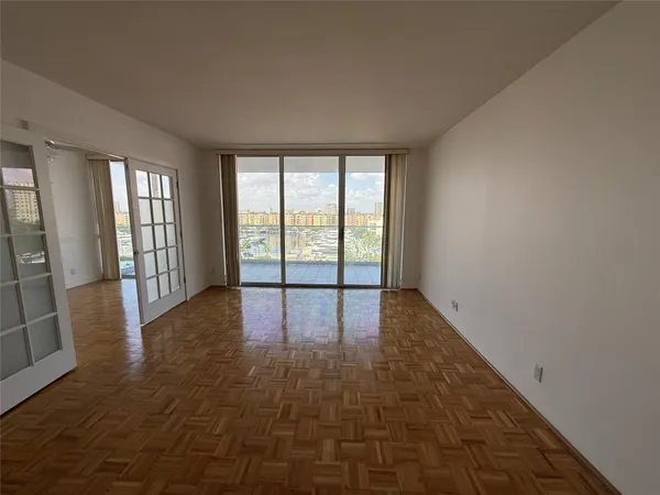 $2,800 | 19707 Turnberry Way, Unit 8C, Aventura, FL 33180