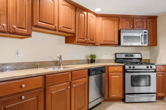 $499,500 | 2 Sterling Hill Lane, Unit 211, Exeter, NH 03833