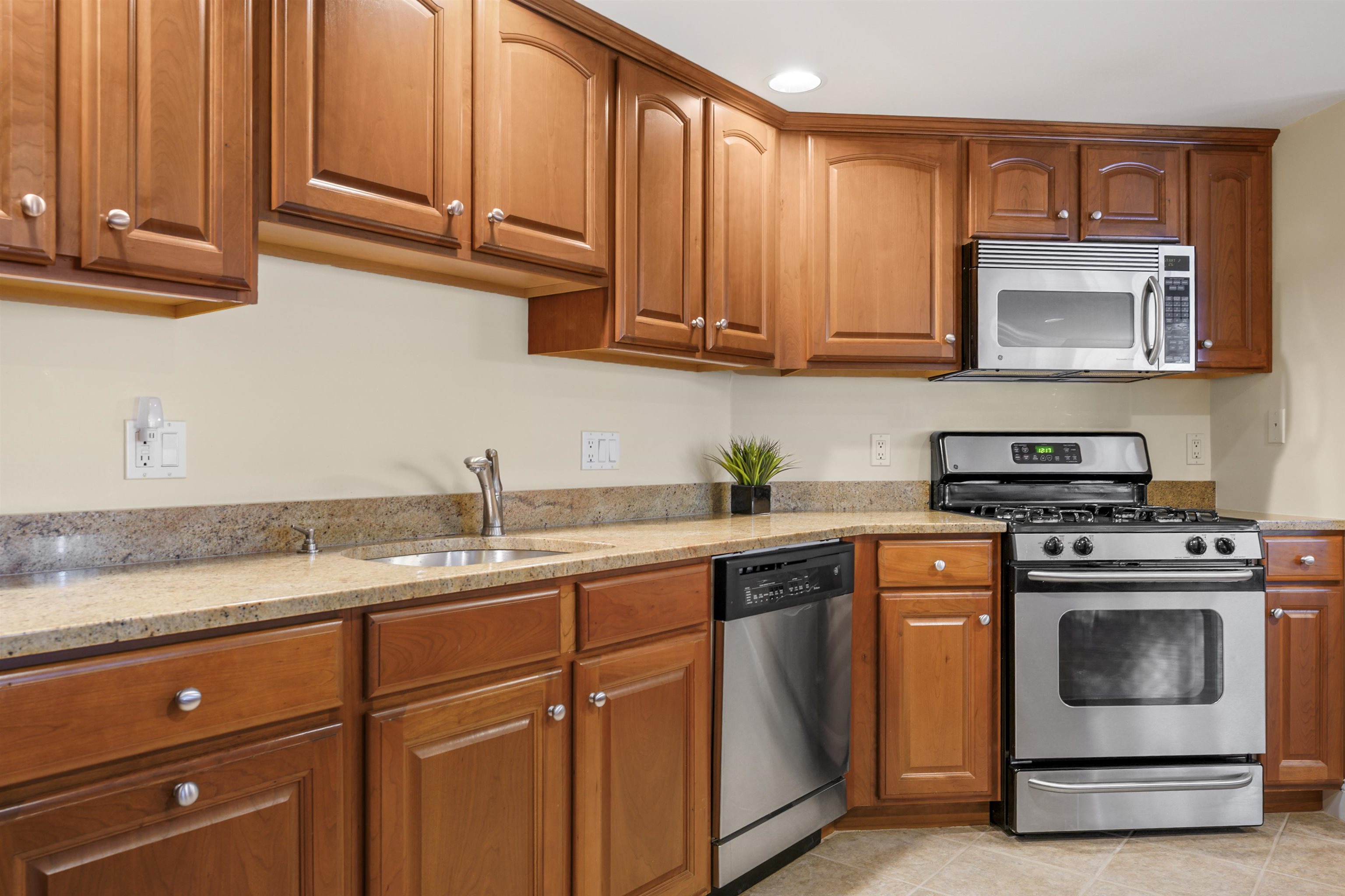 2 Sterling Hill Lane, Unit 211 Exeter, NH 03833 - Photo 20 of 36