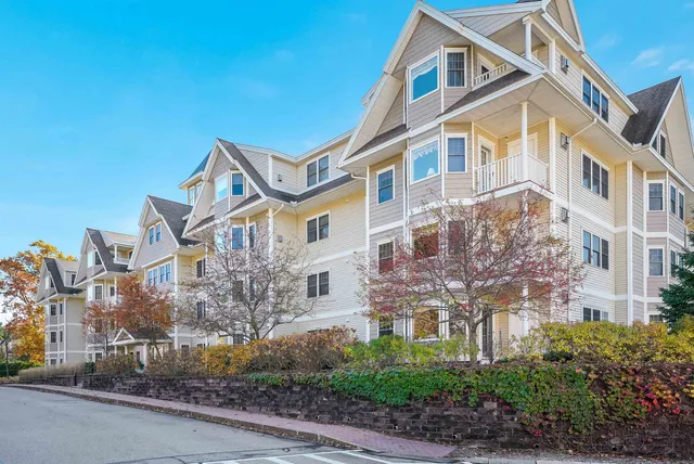 $499,500 | 2 Sterling Hill Lane, Unit 211, Exeter, NH 03833