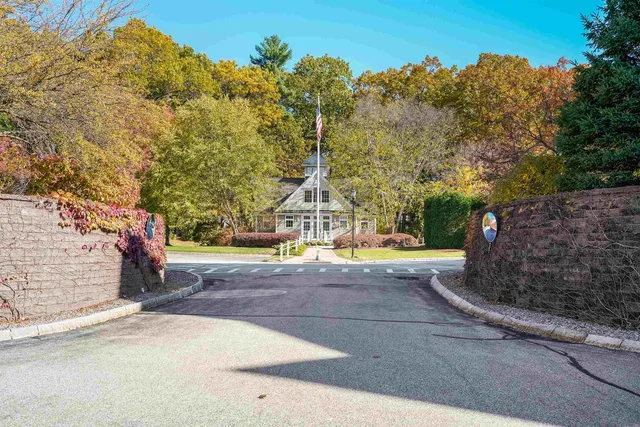 $499,500 | 2 Sterling Hill Lane, Unit 211, Exeter, NH 03833