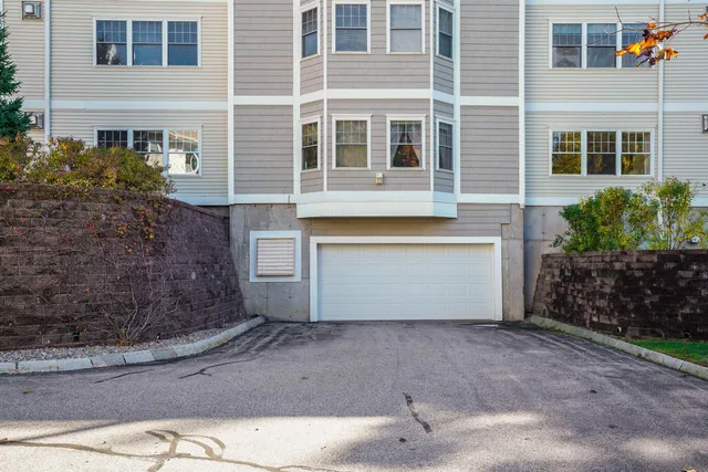 $499,500 | 2 Sterling Hill Lane, Unit 211, Exeter, NH 03833