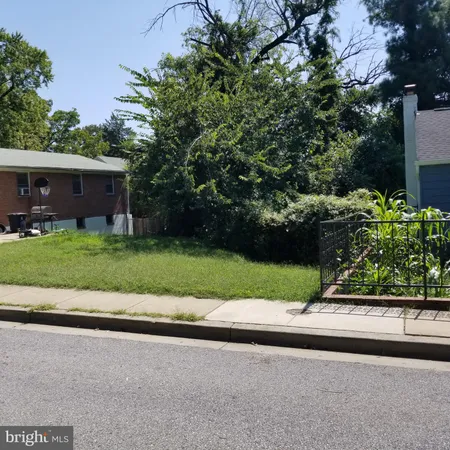 a view of a backyard of house