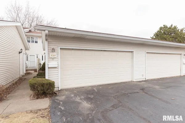 $2,000 | 3084 Parkwild Drive, Bettendorf, IA 52722