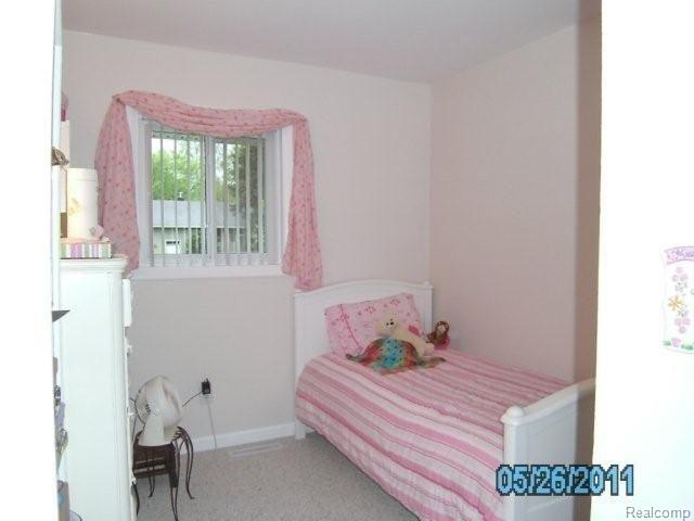 2458 Toby Road Lake Orion, MI 48359 - Photo 9 of 14 SANY0939.jpg
