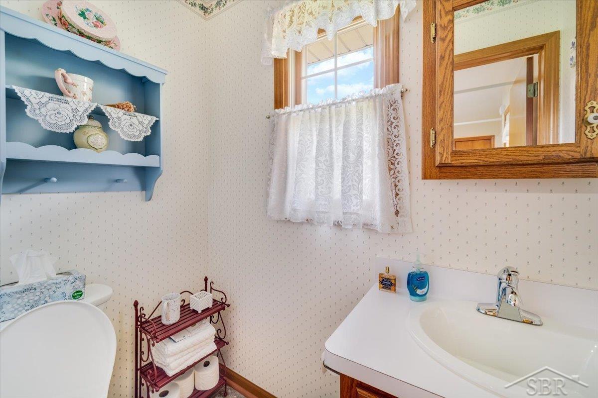 4285 Lone Road Freeland, MI 48623 - Photo 7 of 38