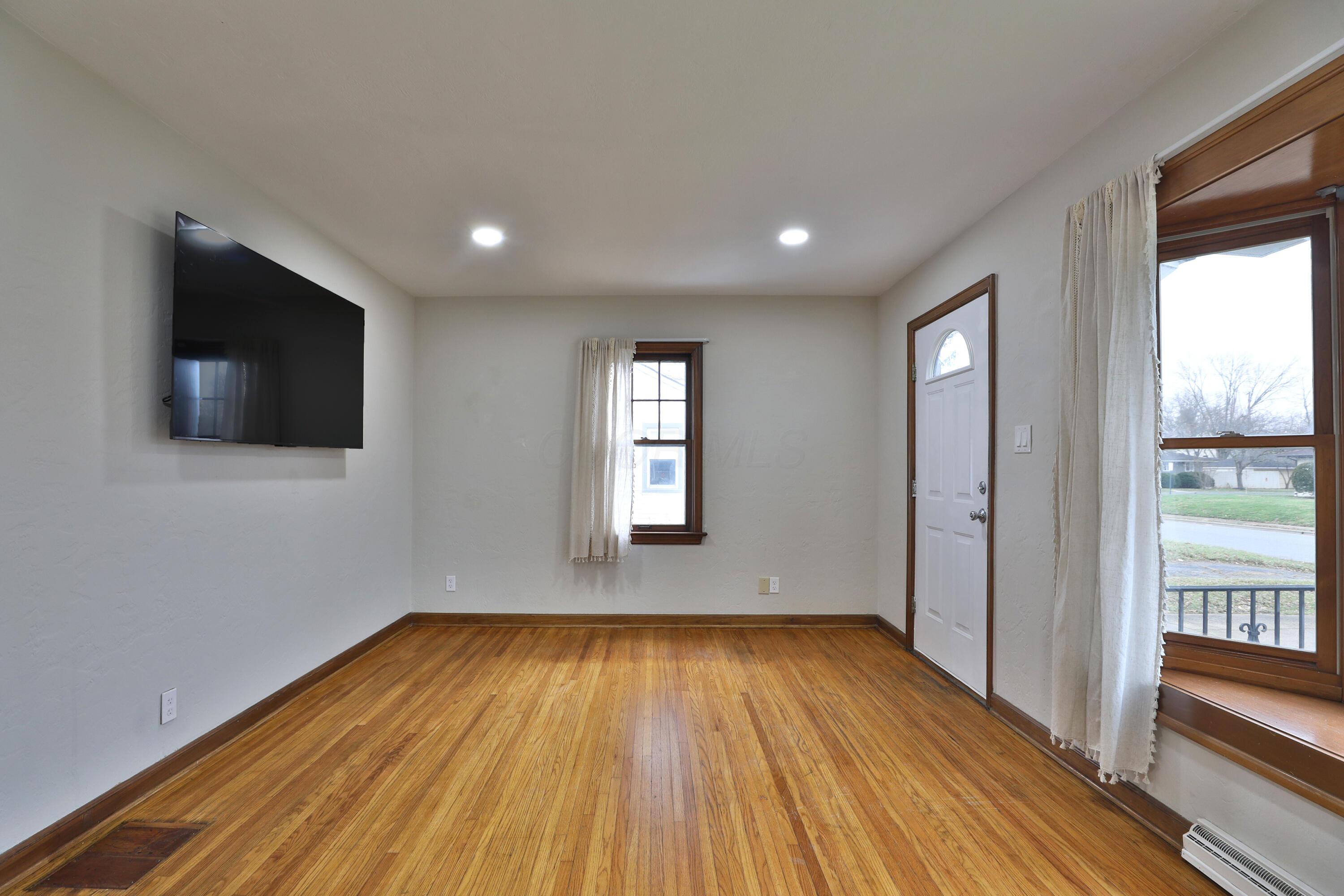 124 North Gould Road Columbus, OH 43209 - Photo 4 of 45 126-N-Gould-04