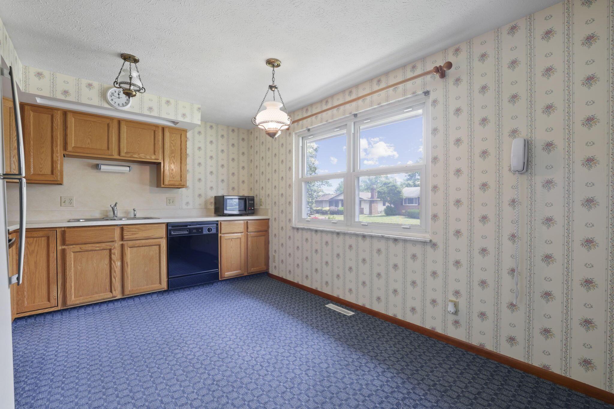 2635 Brownfield Road Columbus, OH 43232 - Photo 15 of 41 19-web-or-mls-GR7A2214