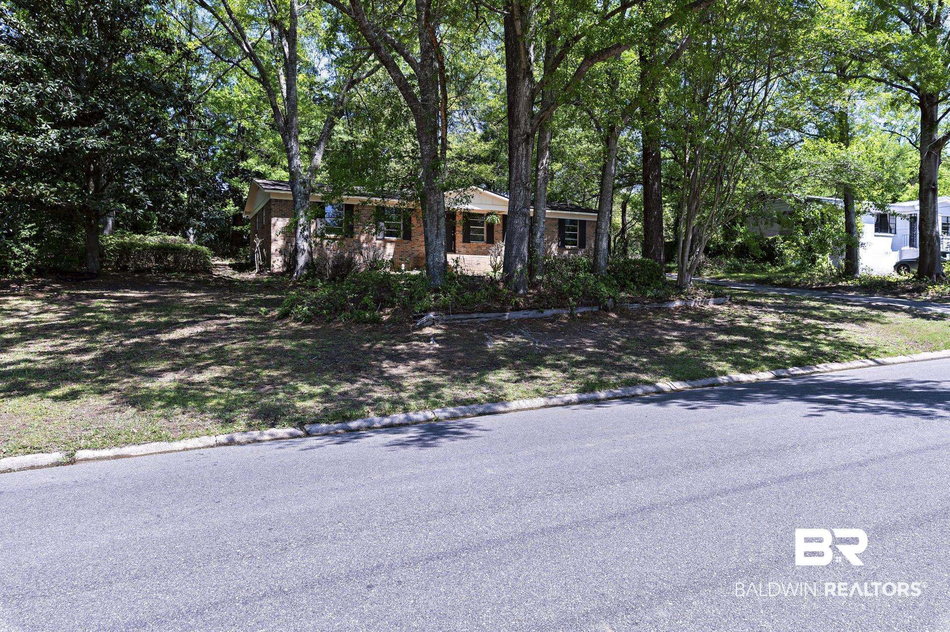 707 Johnson Avenue Fairhope, AL 36532 - Photo 5 of 38 View of front of property