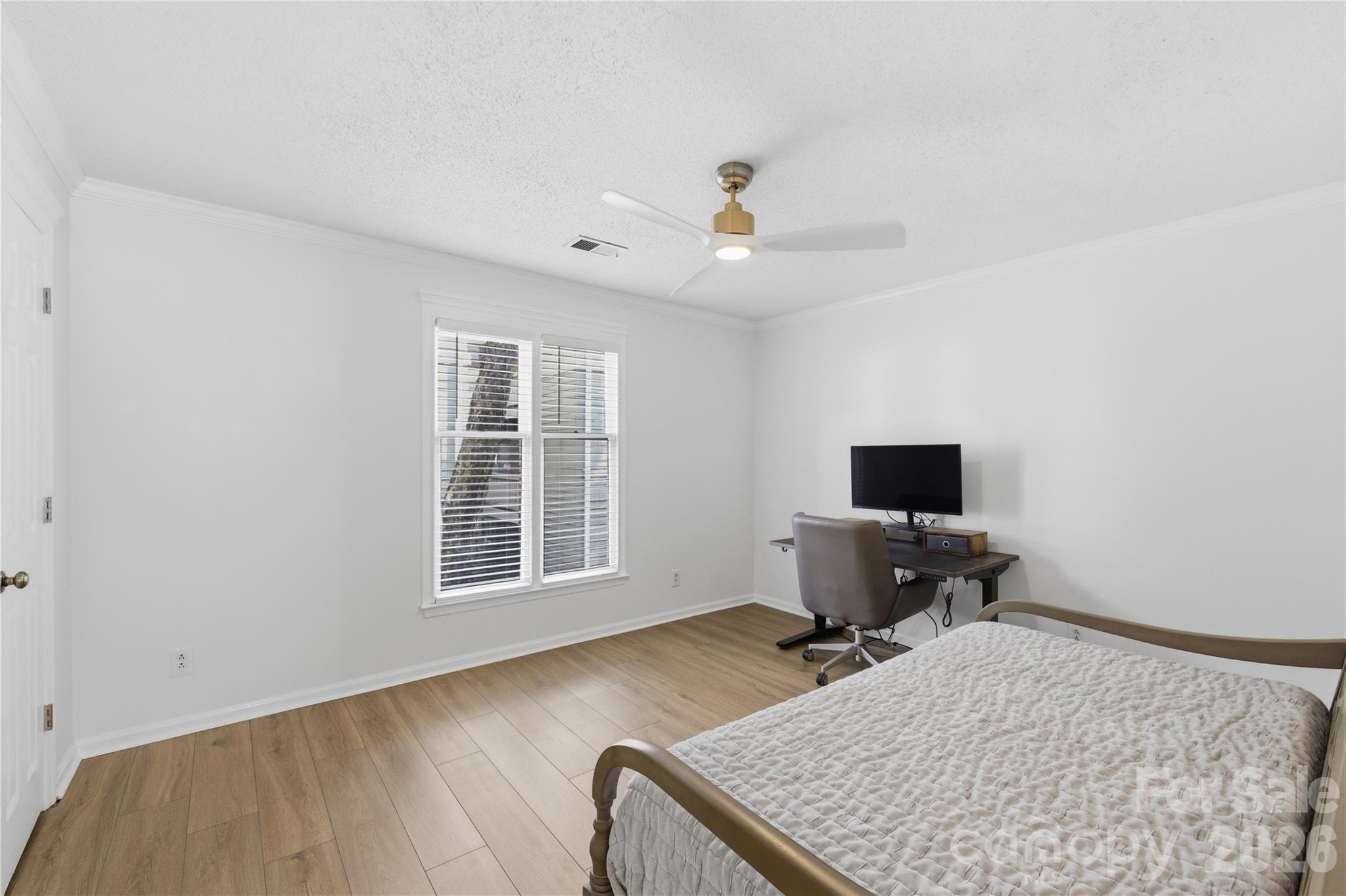 308 Queens Road, Unit 32 Charlotte, NC 28204 - Photo 18 of 30 a bedroom with a workspace