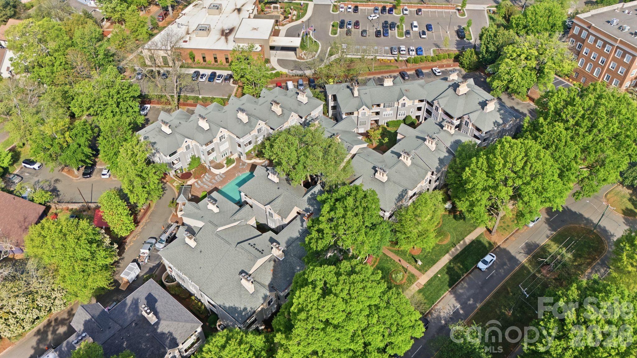 308 Queens Road, Unit 32 Charlotte, NC 28204 - Photo 29 of 30 an aerial view of multiple house with yard