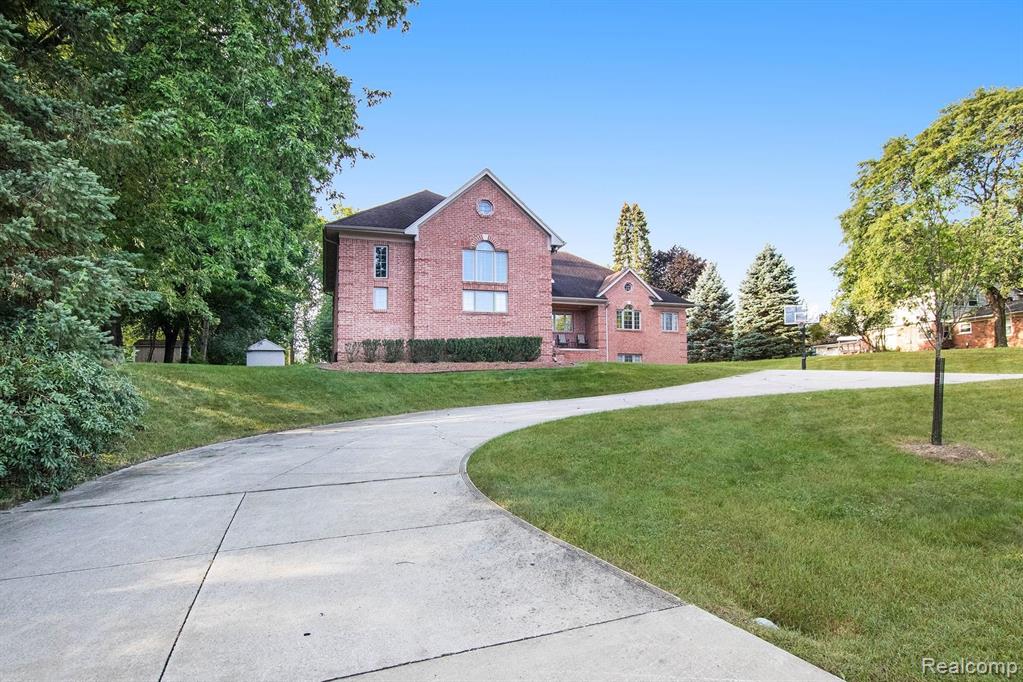 90 Shagbark Drive Rochester Hills, MI 48309 - Photo 2 of 41