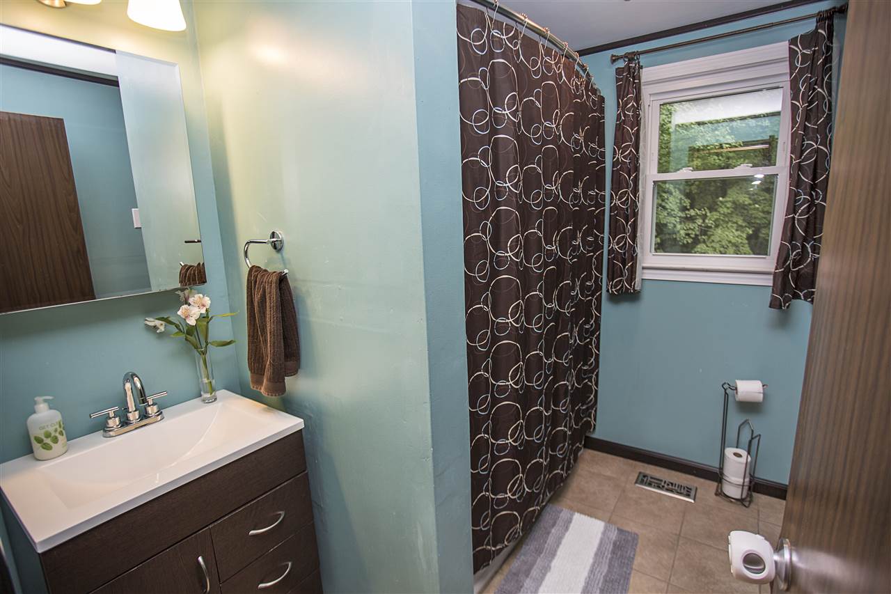 843 South Mammoth Road Manchester, NH 03103 - Photo 18 of 24
