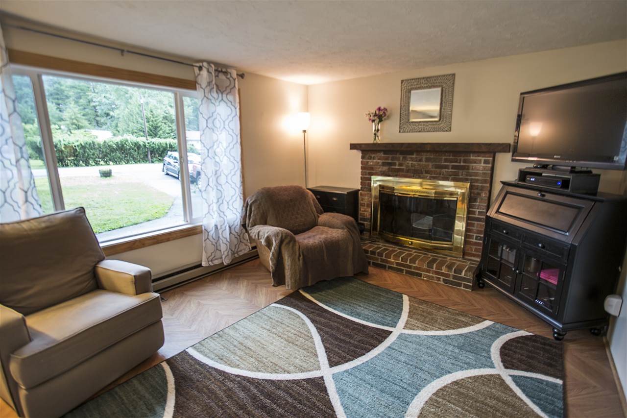 843 South Mammoth Road Manchester, NH 03103 - Photo 3 of 24