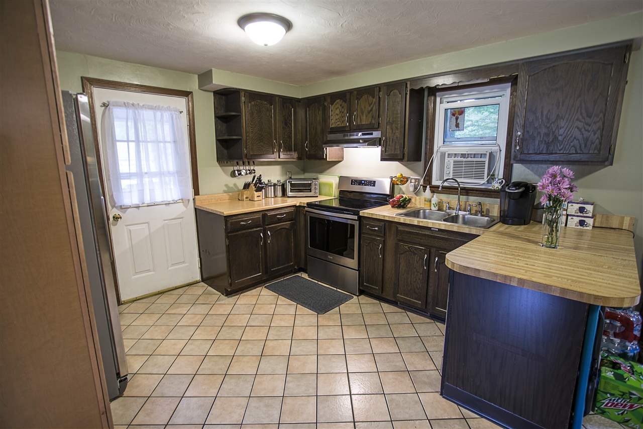 843 South Mammoth Road Manchester, NH 03103 - Photo 6 of 24