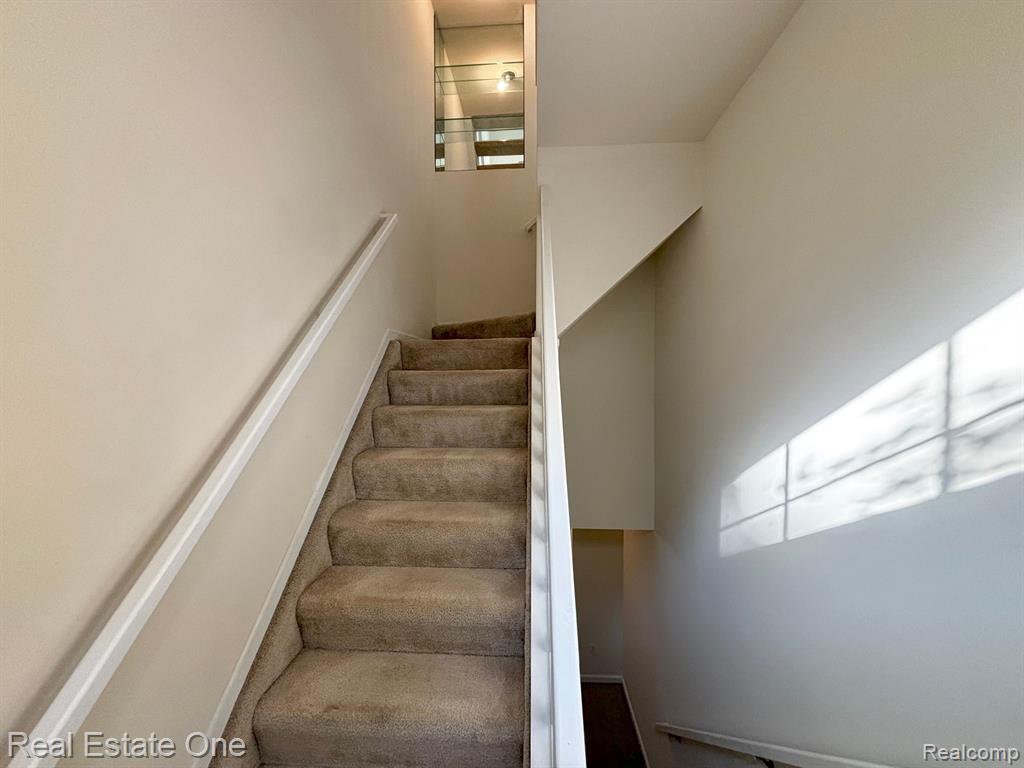 1423 Chesapeake Road, Unit 54 Royal Oak, MI 48067 - Photo 9 of 35