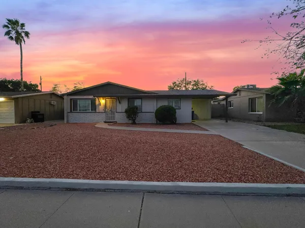 a view of a house with a backyard