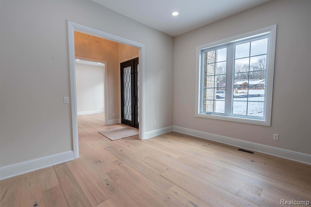9033 Deerwood Road Clarkston, MI 48348 - Photo 28 of 56 Gallery Image 28