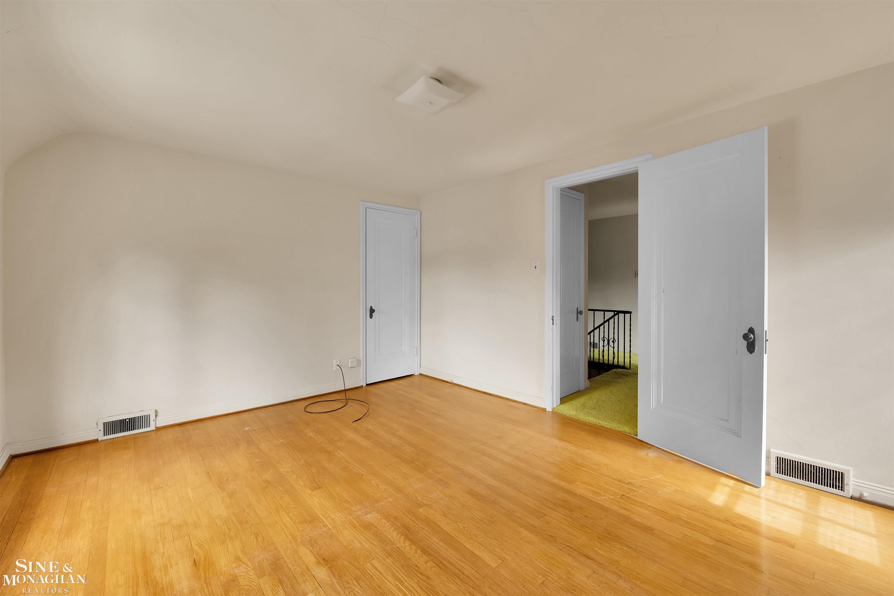 829 Trombley Road Grosse Pointe, MI 48230 - Photo 16 of 45 50149596-73091da6-dc81-453d-8163-20fa07403908.JPG