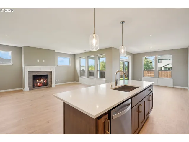 $669,900 | 148 East 24th Circle, La Center, WA 98629