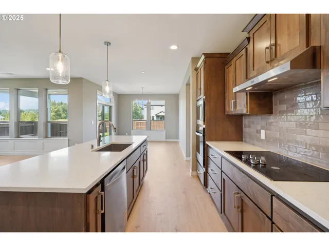 $669,900 | 148 East 24th Circle, La Center, WA 98629