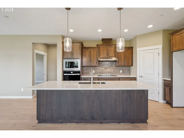 $669,900 | 148 East 24th Circle, La Center, WA 98629