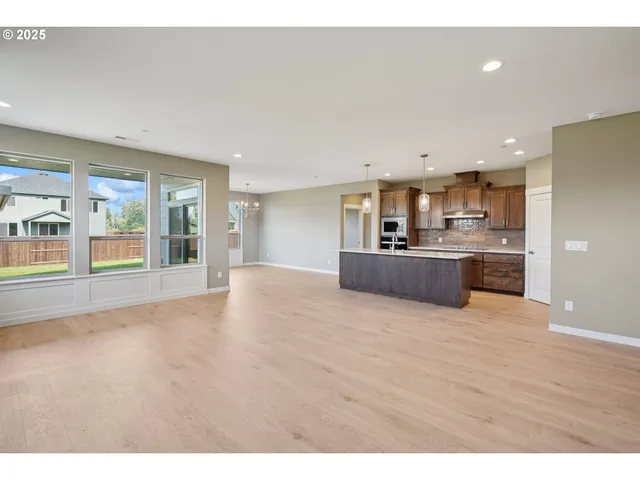 $669,900 | 148 East 24th Circle, La Center, WA 98629