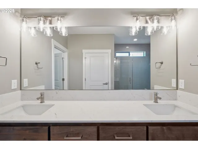 $669,900 | 148 East 24th Circle, La Center, WA 98629