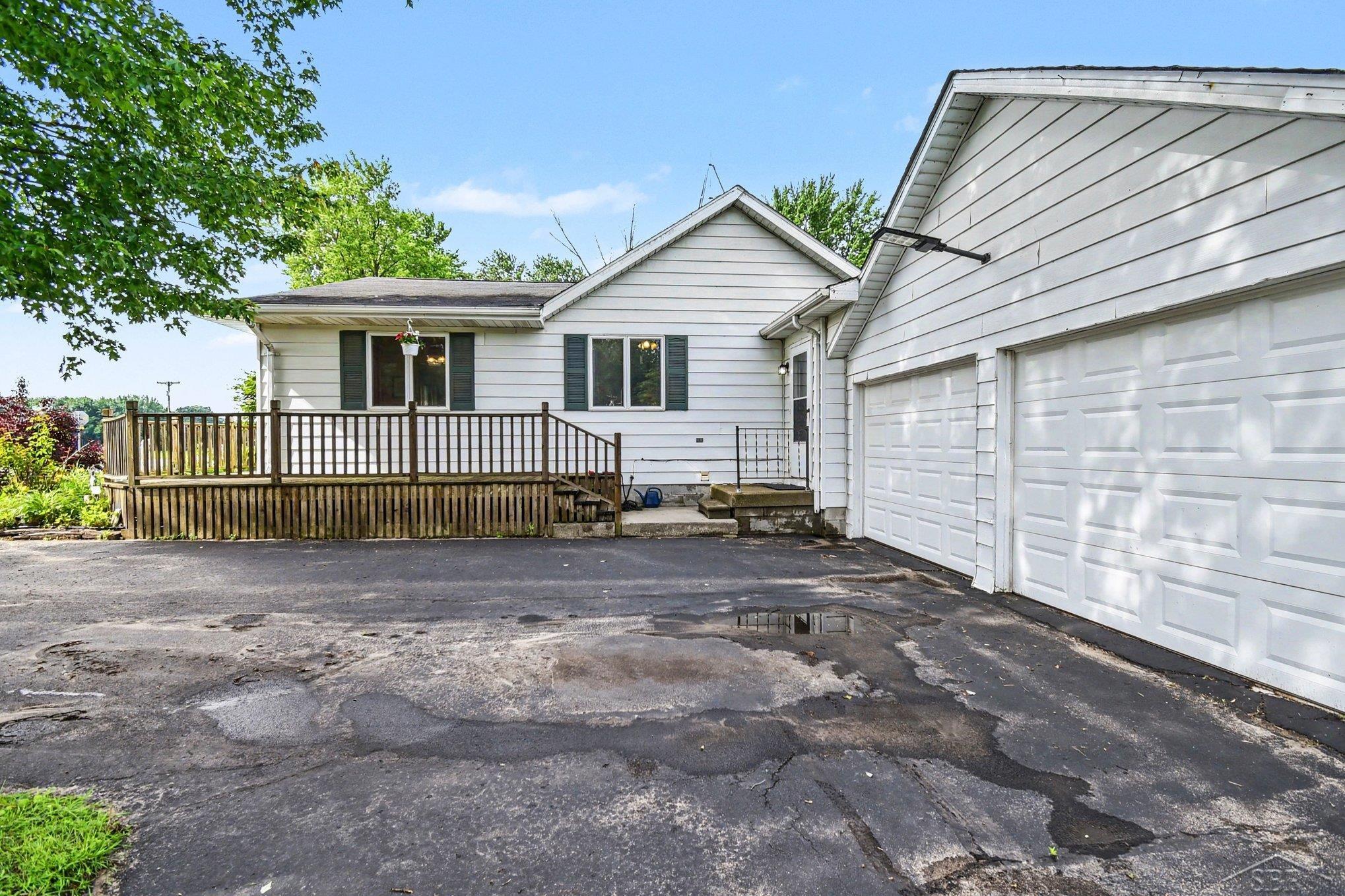 4480 South Sasse Road Hemlock, MI 48626 - Photo 2 of 19