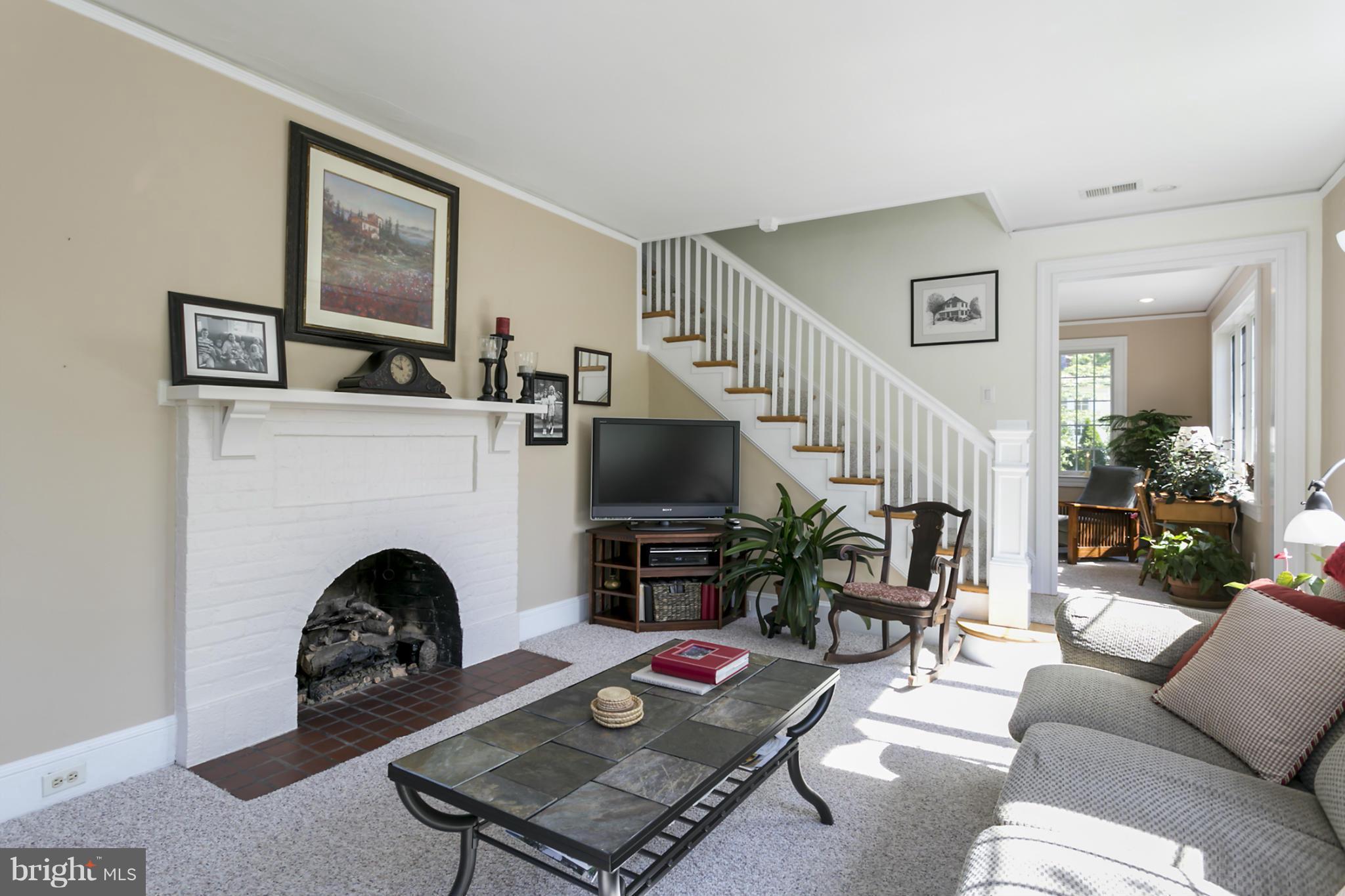 606 Kingston Road Baltimore, MD 21212 - Photo 4 of 30 Living Room