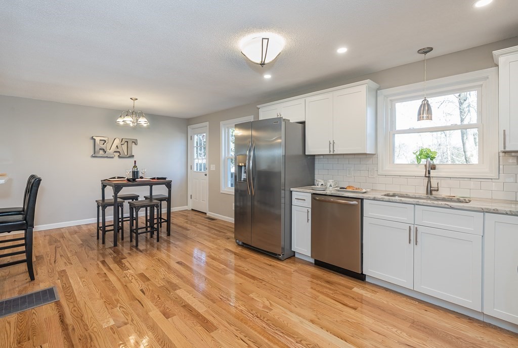 251 Senator Street Springfield, MA 01129 - Photo 3 of 39