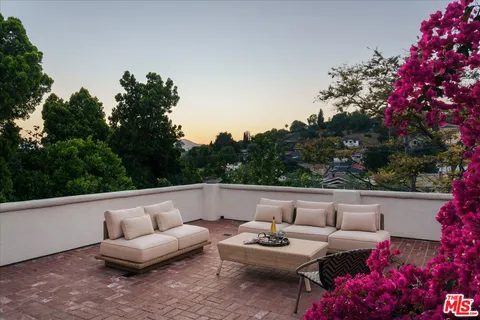 $1,099,000 | 3135 Isabel Drive, Los Angeles, CA 90065