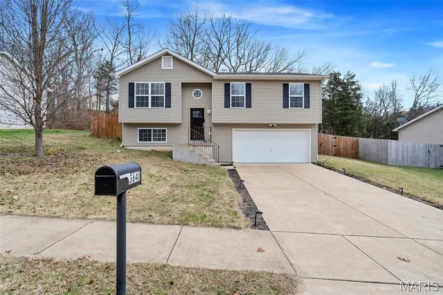 $289,900 | 5640 Hawks Landing Drive, Hillsboro, MO 63050