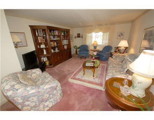 80 Rose Leaf Road Pittsburgh, PA 15220 - Photo 3 of 13 Living Room.
