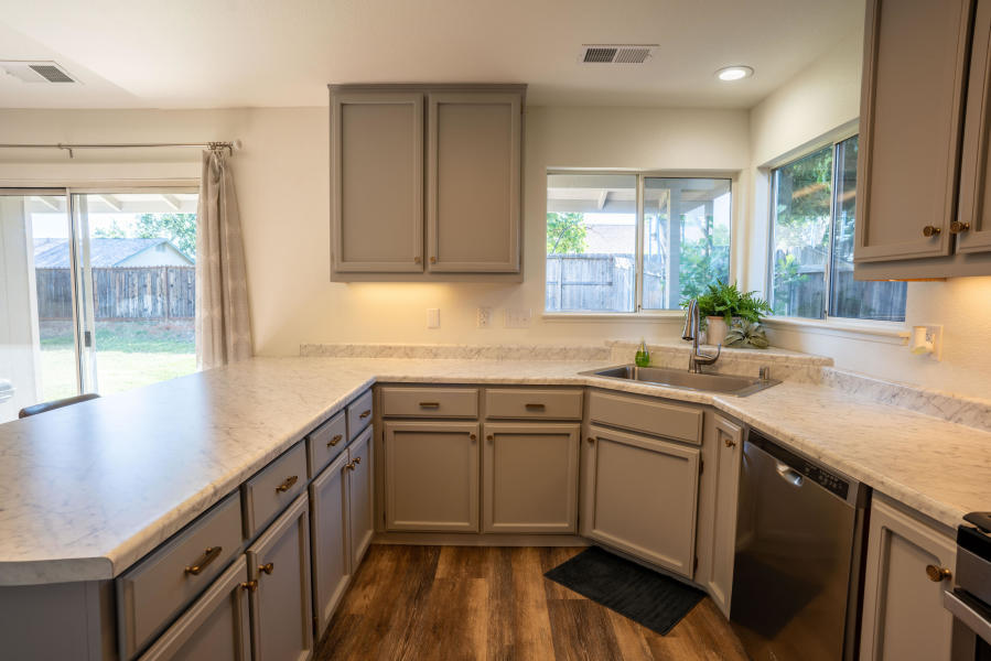 1978 Charade Way Redding, CA 96003 - Photo 4 of 10 charade kitchen 2