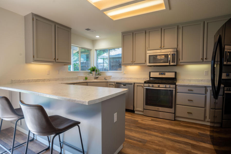 1978 Charade Way Redding, CA 96003 - Photo 5 of 10 charade kitchen