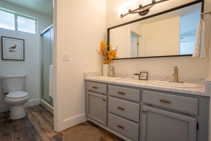 1978 Charade Way Redding, CA 96003 - Photo 8 of 10 charade master bath