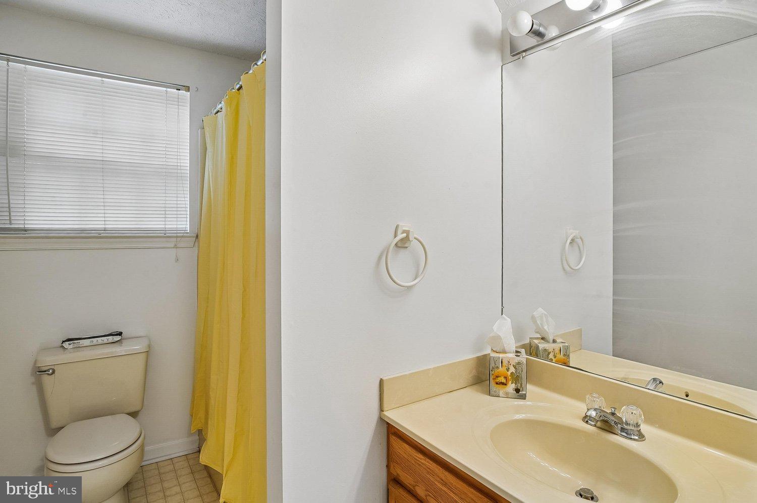 7819 Camp Road Pasadena, MD 21122 - Photo 22 of 37 Primary Bath