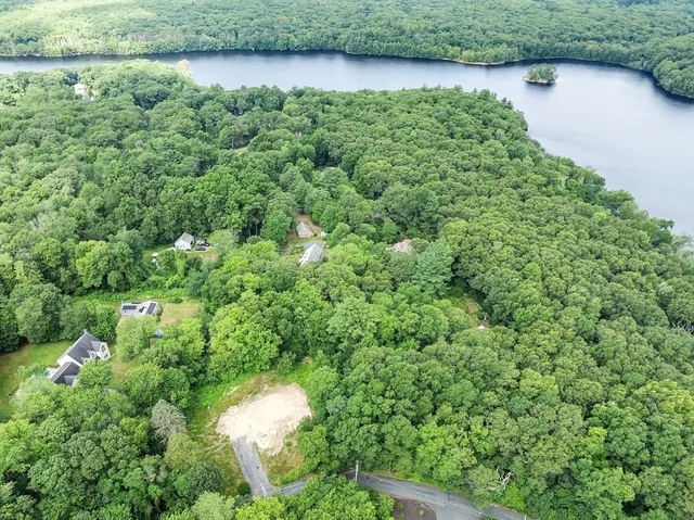 a black and white photo of a living room