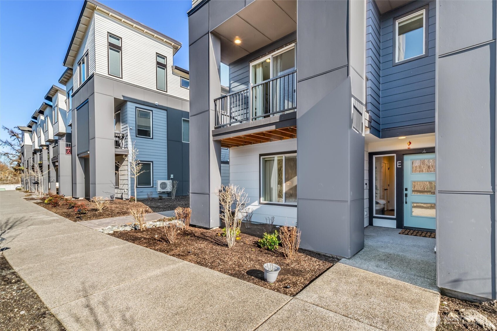 23712 8th Drive Southeast, Unit E Bothell, WA 98021 - Photo 2 of 37