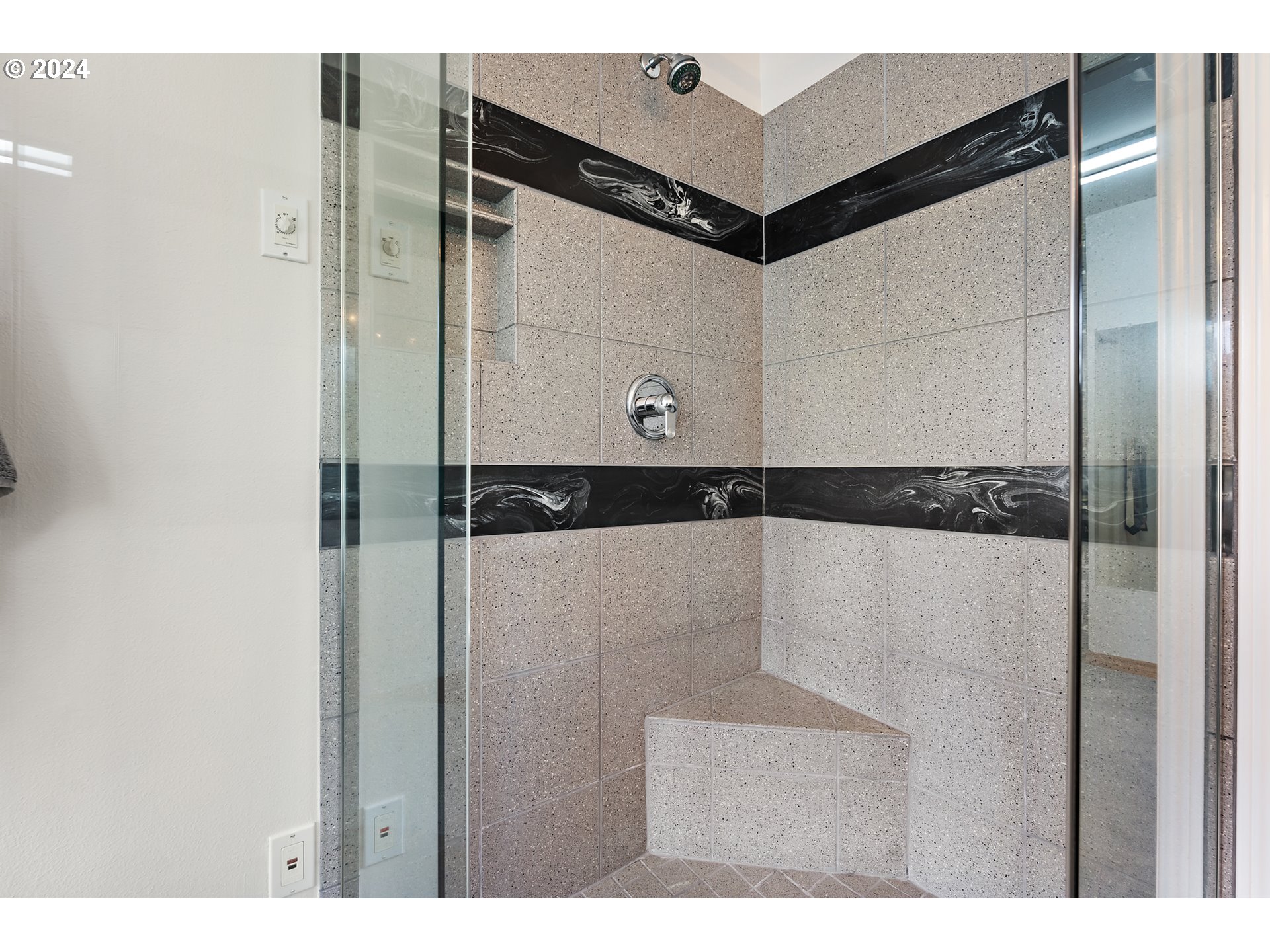 28028 Southeast Knox Road Boring, OR 97009 - Photo 22 of 48 Owner's Suite Bathroom