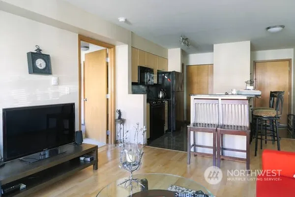 $2,490 | 412 11th Avenue, Unit 203, Seattle, WA 98122