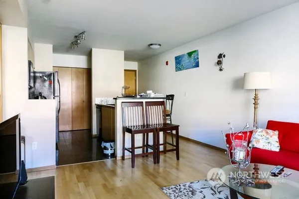 $2,490 | 412 11th Avenue, Unit 203, Seattle, WA 98122