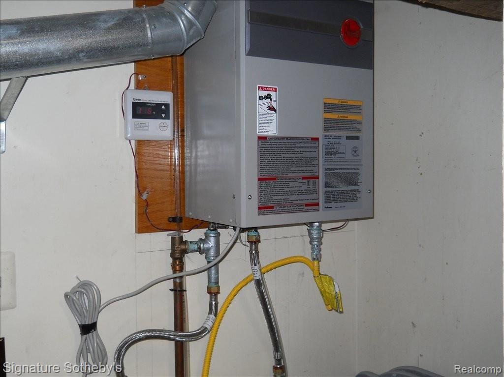 5155 Reymont Road Waterford, MI 48327 - Photo 13 of 19 Hot Water On Demand!