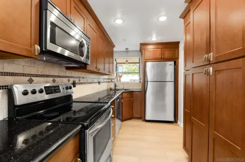 $1,095,000 | 1994 Diamond Street, Unit 2, San Diego, CA 92109