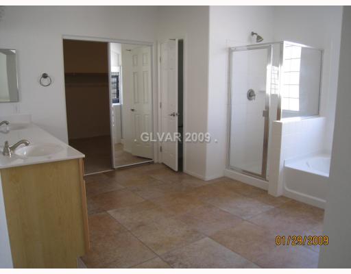 2768 Craigmillar Street Henderson, NV 89044 - Photo 6 of 9 Master Bath/Spa.
