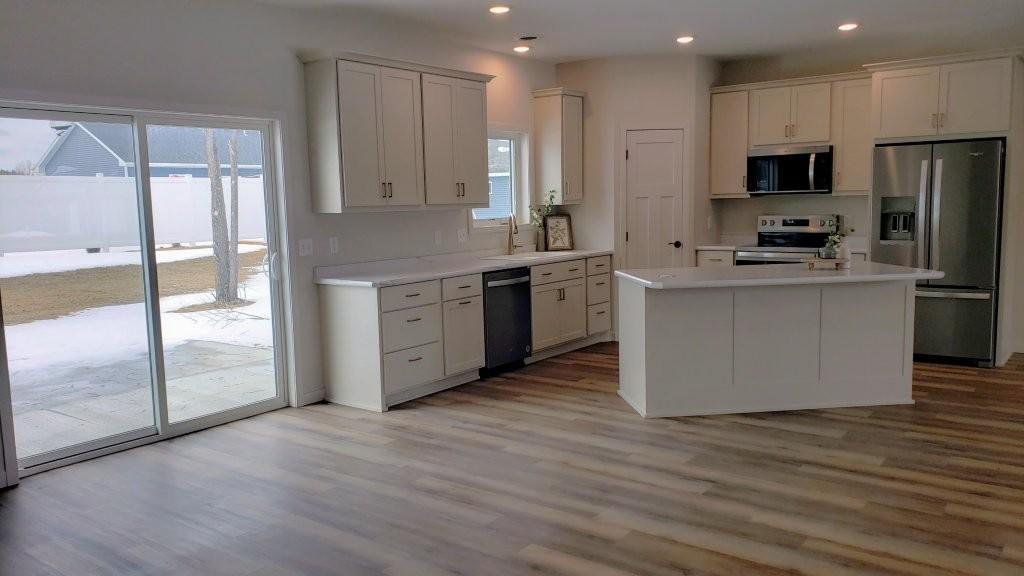 1005 8th Avenue Northwest Perham, MN 56573 - Photo 5 of 16