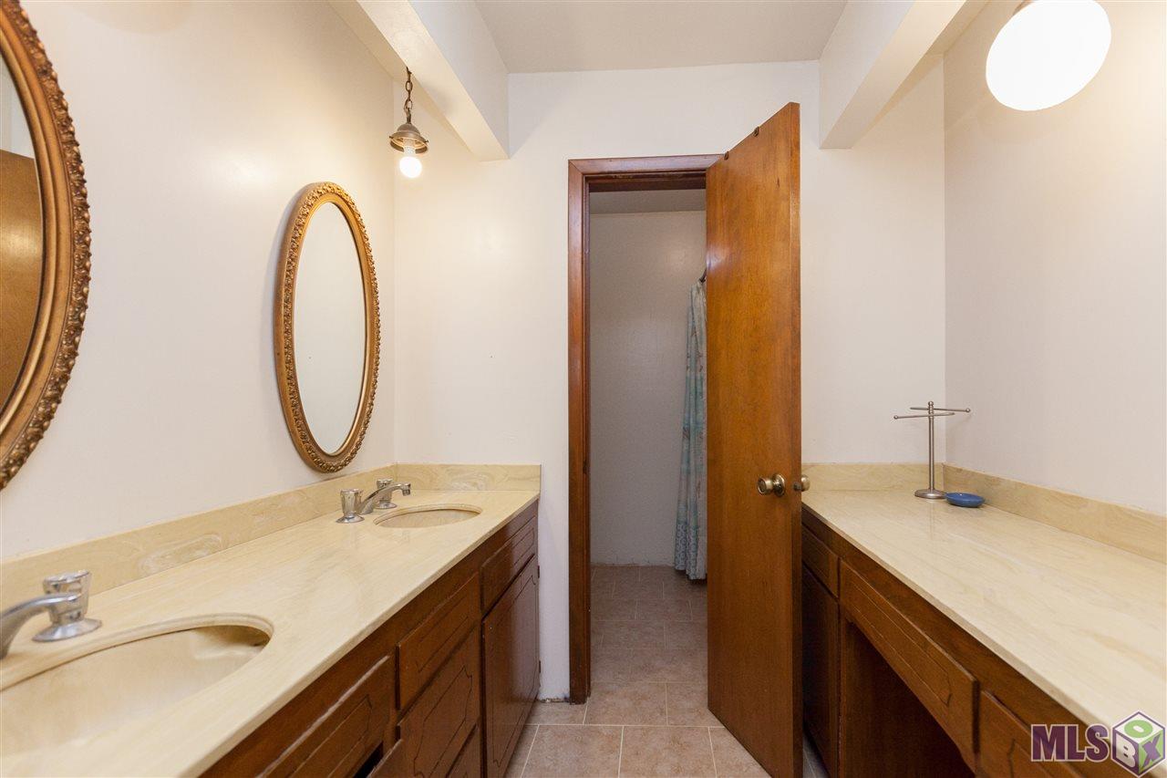 1956 Christian Street Baton Rouge, LA 70808 - Photo 20 of 29 Upstairs Bath